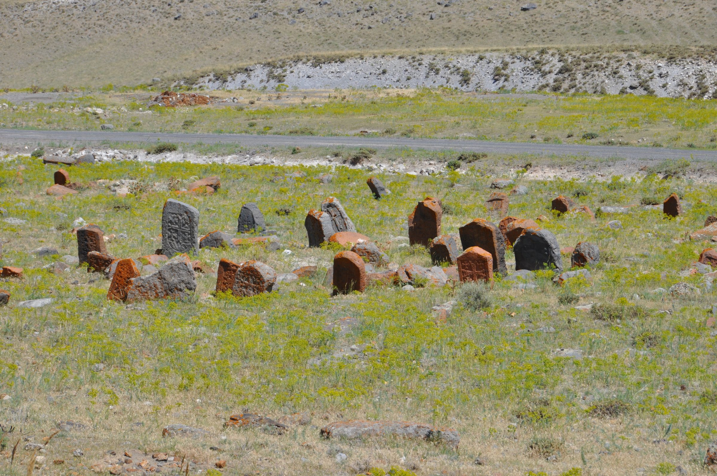 Ahura Manastırı Harabeleri, Ermeni Mezarlığı
